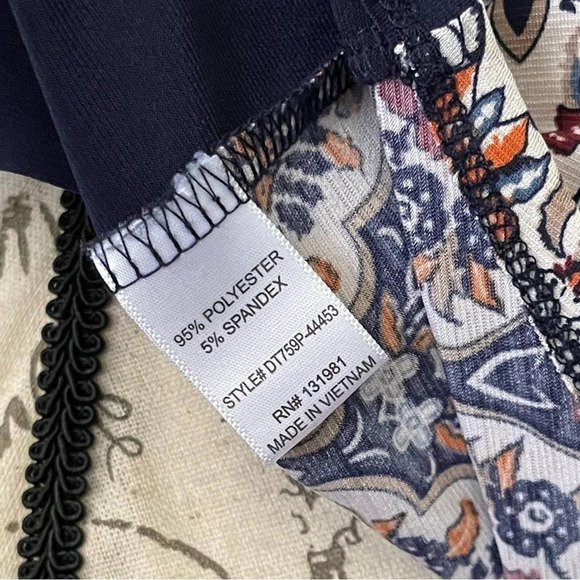 Naif 3/4 Sleeve Patterned Top Size Large Petite - Picture 5 of 6